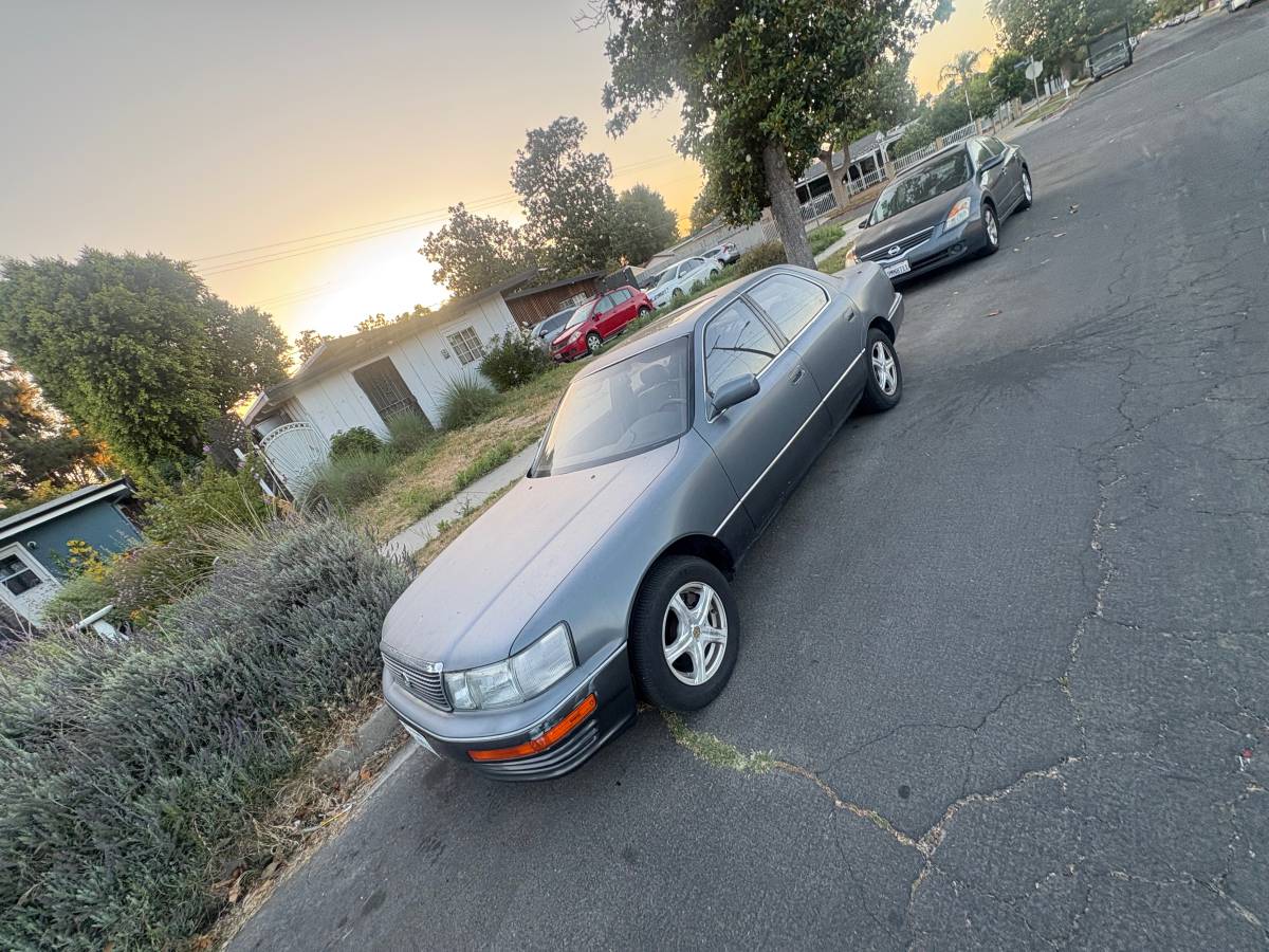 Lexus-Ls-460-1990-silver