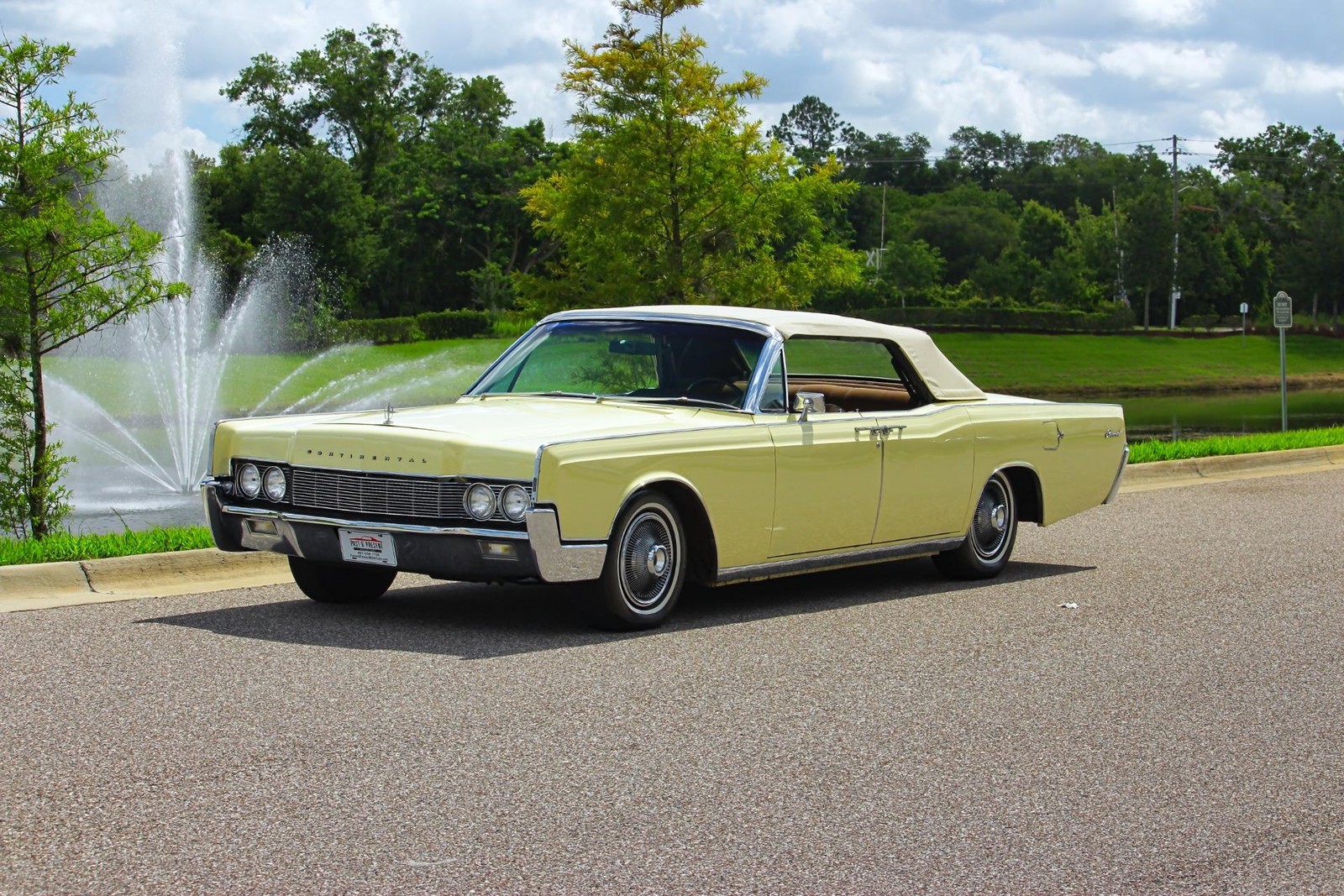 Lincoln-Continental-1967-4-Door-Medium-Saddle