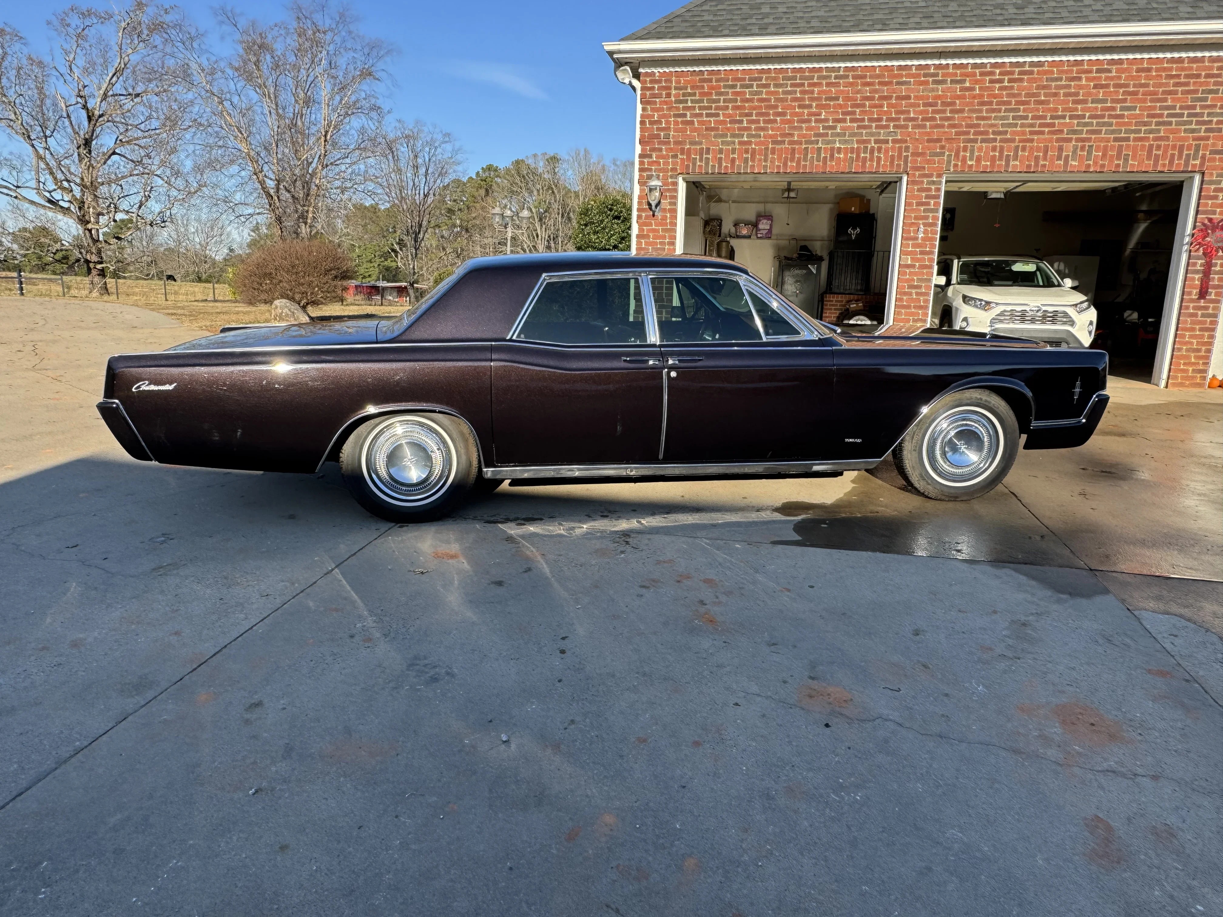 Lincoln-Continental-town-car-1966-Custom-Burgundy