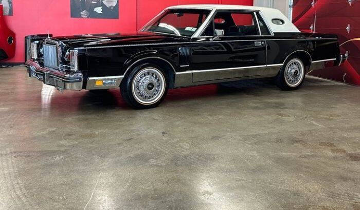 Lincoln-Mark-iv-1981-BlackWhite-Vinyl-Top-Black-Velour
