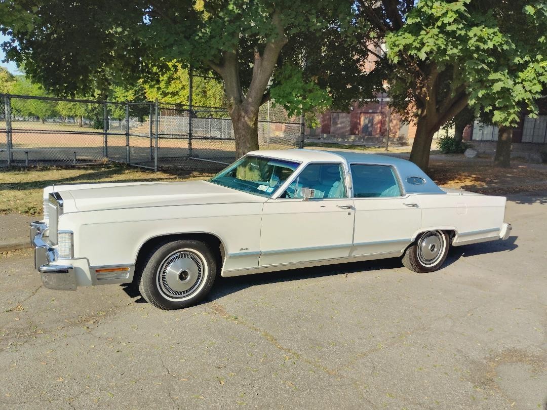 Lincoln-Town-Car-1979-Sedan-Blue