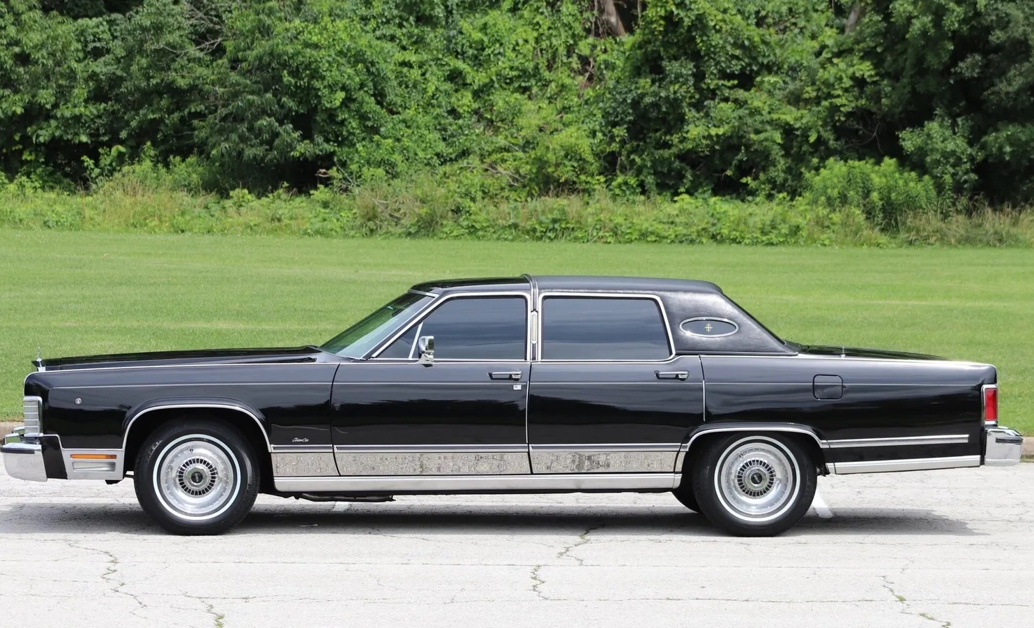 Lincoln-Town-car-1979-Black-Black
