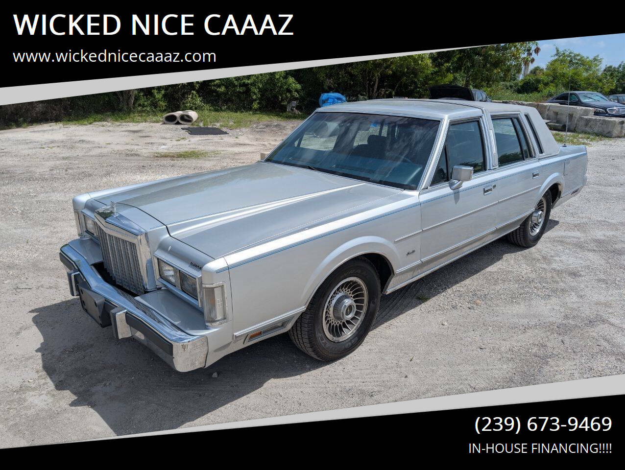 Lincoln-Town-car-1985-Silver-Blue