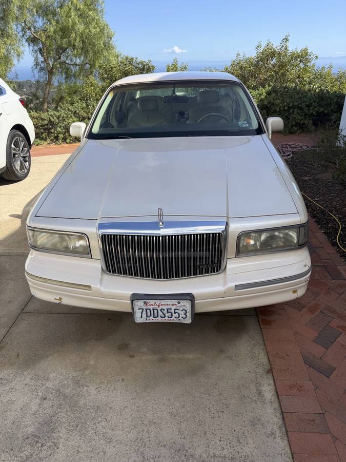Lincoln-Town-car-cartier-1996-brown
