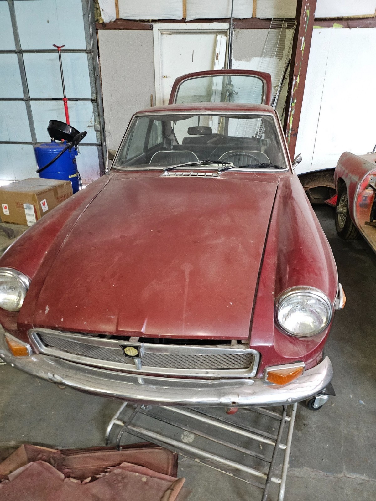MG-MGB-1974-Coupe-Black
