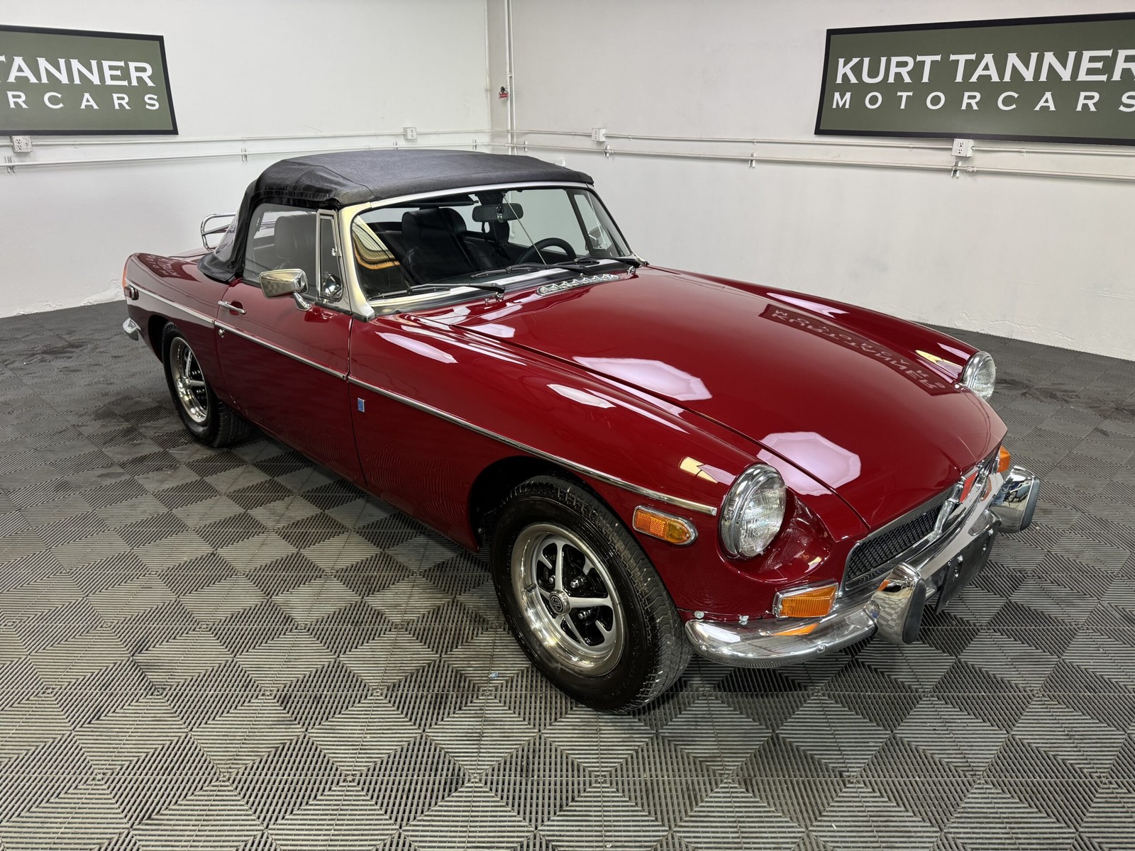 MG-MGB-1974-ROADSTER-BLACK