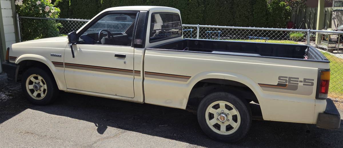 Mazda-B-series-pickup-1988-brown