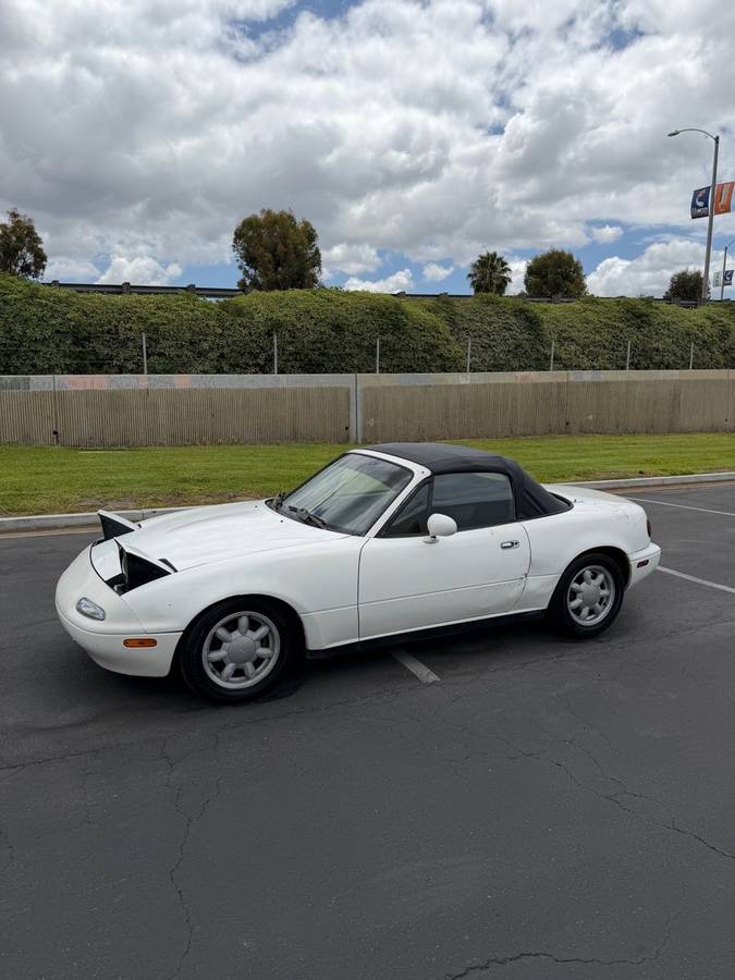 Mazda-Miata-1990-yellow