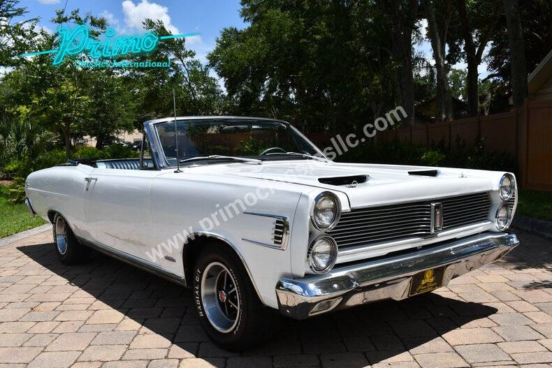 Mercury-Comet-1967-White-Blue