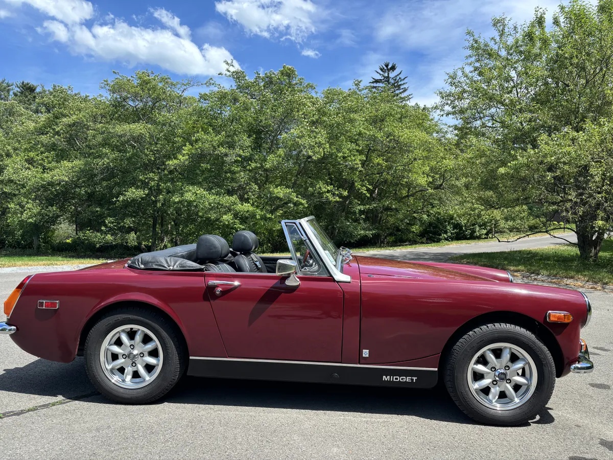 Mg-Midget-1973-Burgundy-Black