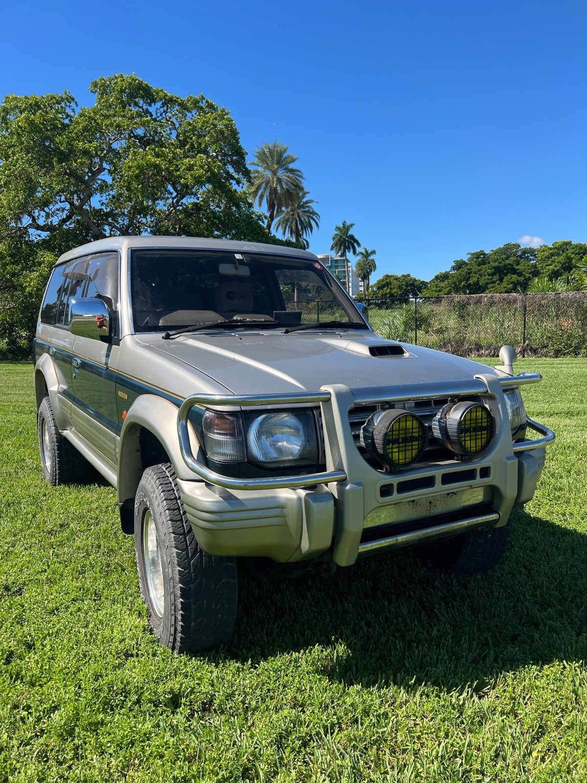 Mitsubishi-Pajero-1996