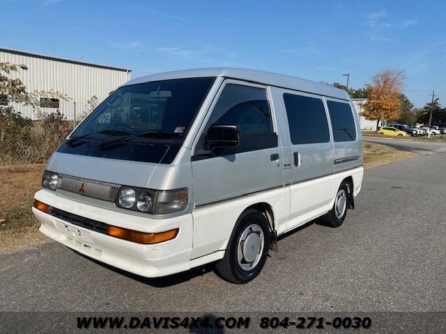 Mitsubishi-Van-1995-Gray