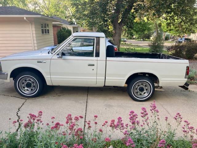 Nissan-720-pick-up-1985