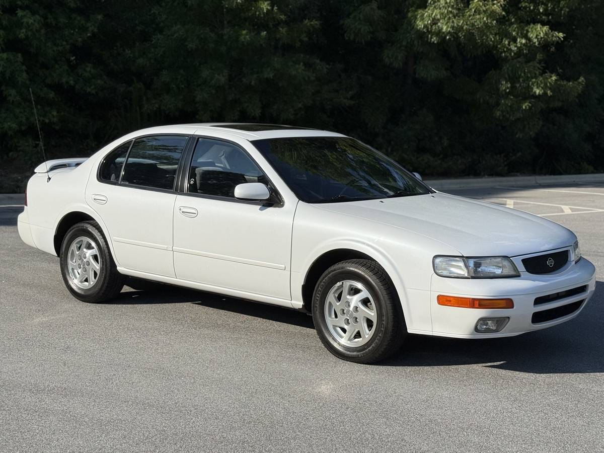 Nissan-Maxima-gle-1996-white