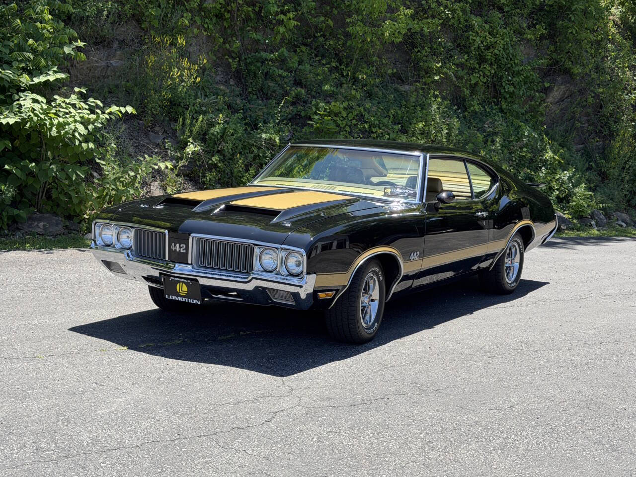 Oldsmobile-4-4-2-1970-Black-Beige