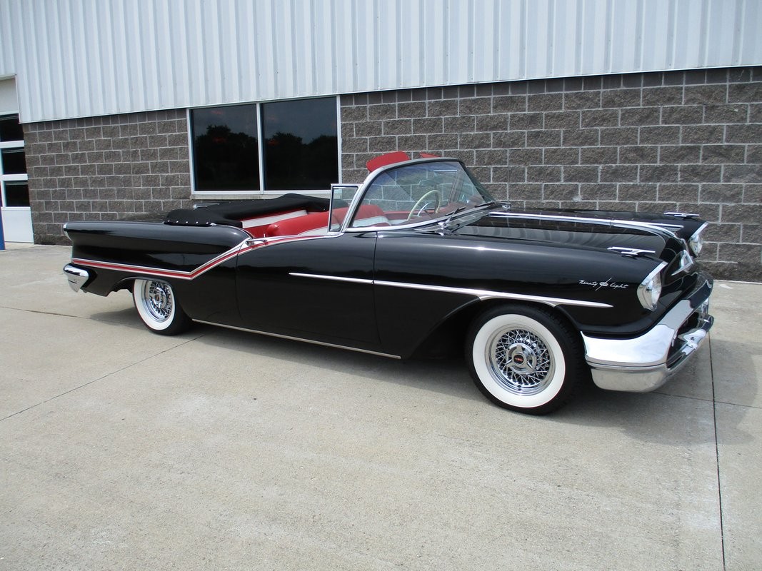Oldsmobile-98-Starfire-Convertible-1957-Red