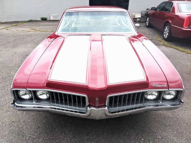 Oldsmobile-Cutlass-1969-Crimson-Red-Pearl-White