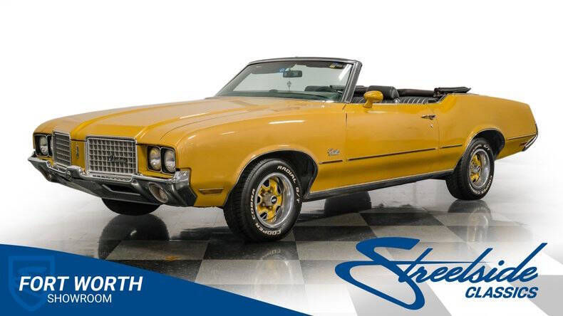 Oldsmobile-Cutlass-1972-Saturn-Gold-Metallic-Black