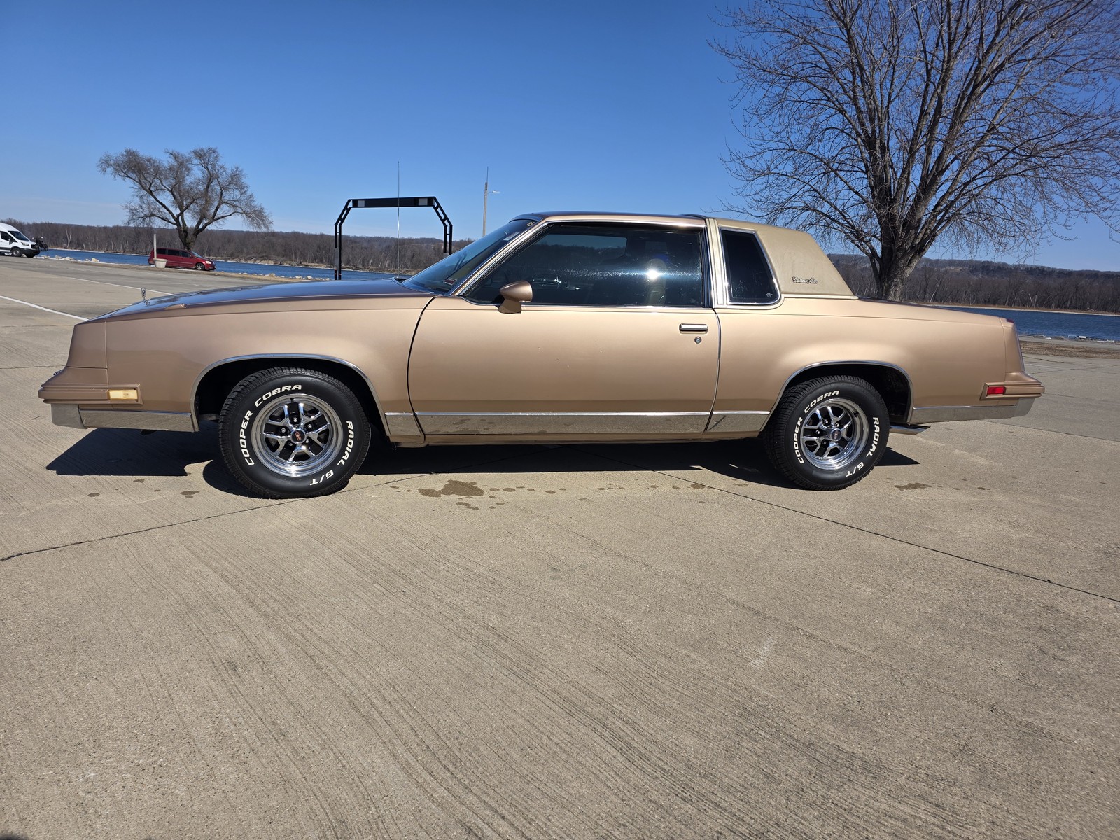 Oldsmobile-Cutlass-1985-Coupe