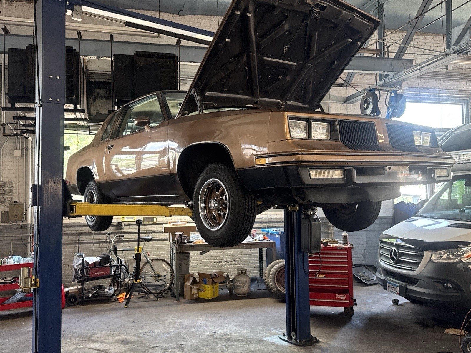 Oldsmobile-Cutlass-Supreme-1986-Coupe-Gold