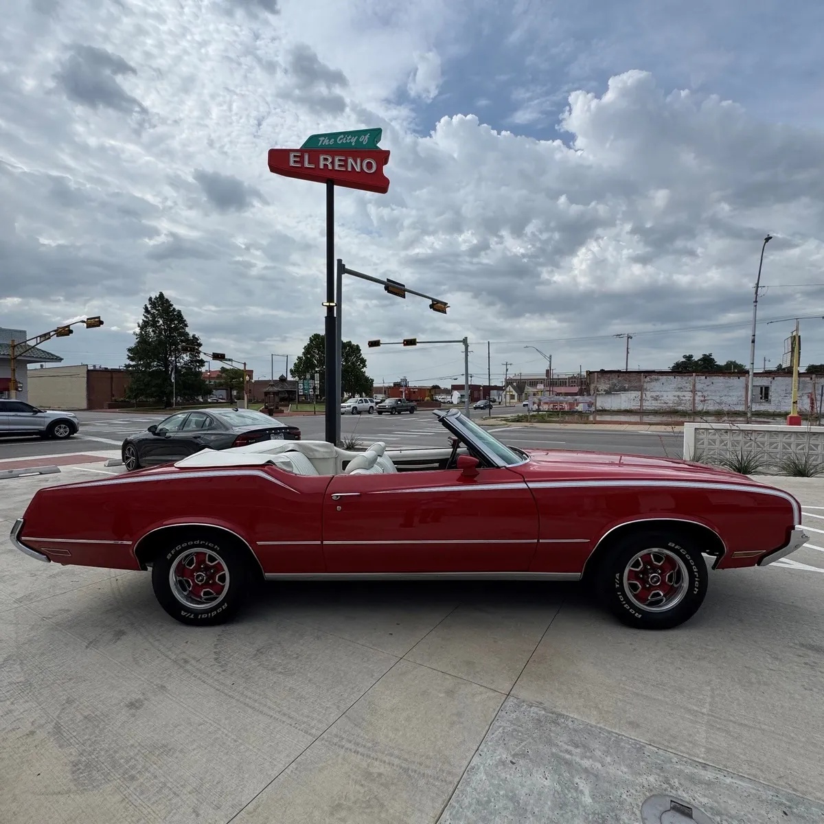 Oldsmobile-Cutlass-supreme-1972-Red-White
