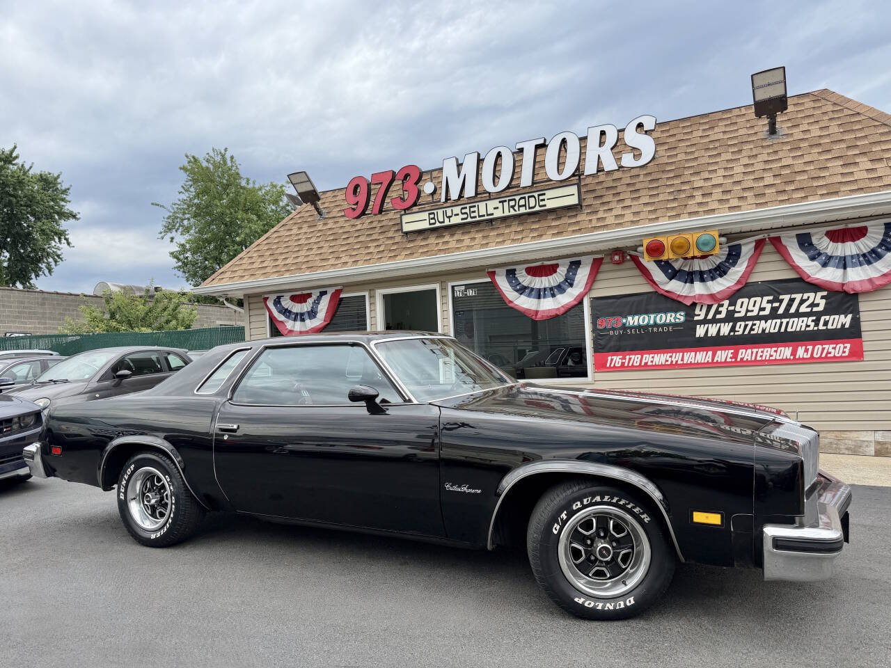 Oldsmobile-Cutlass-supreme-1976-Black-Red