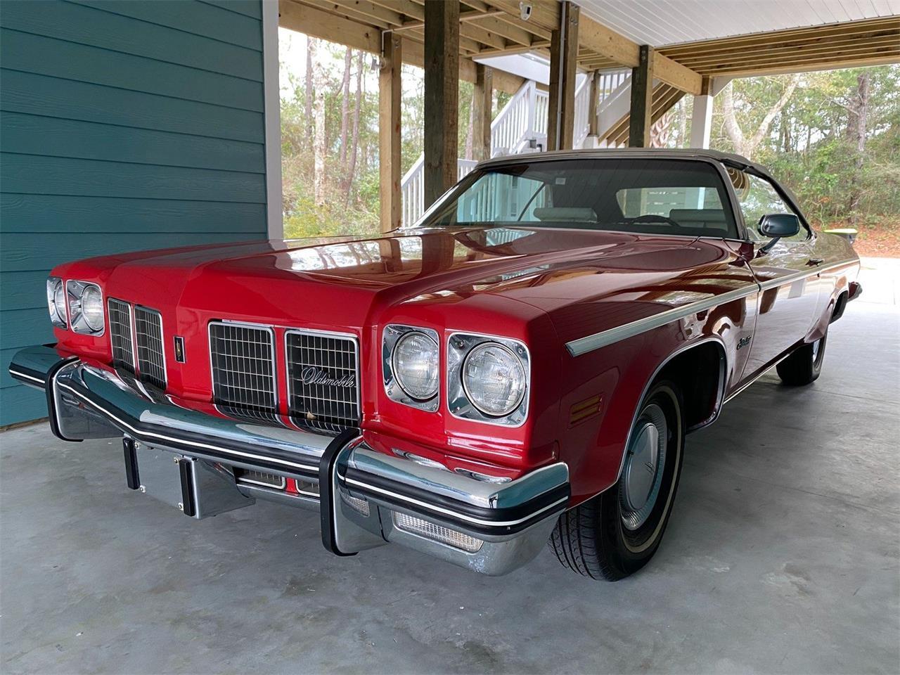 Oldsmobile-Delta-88-royale-1975-Red-White