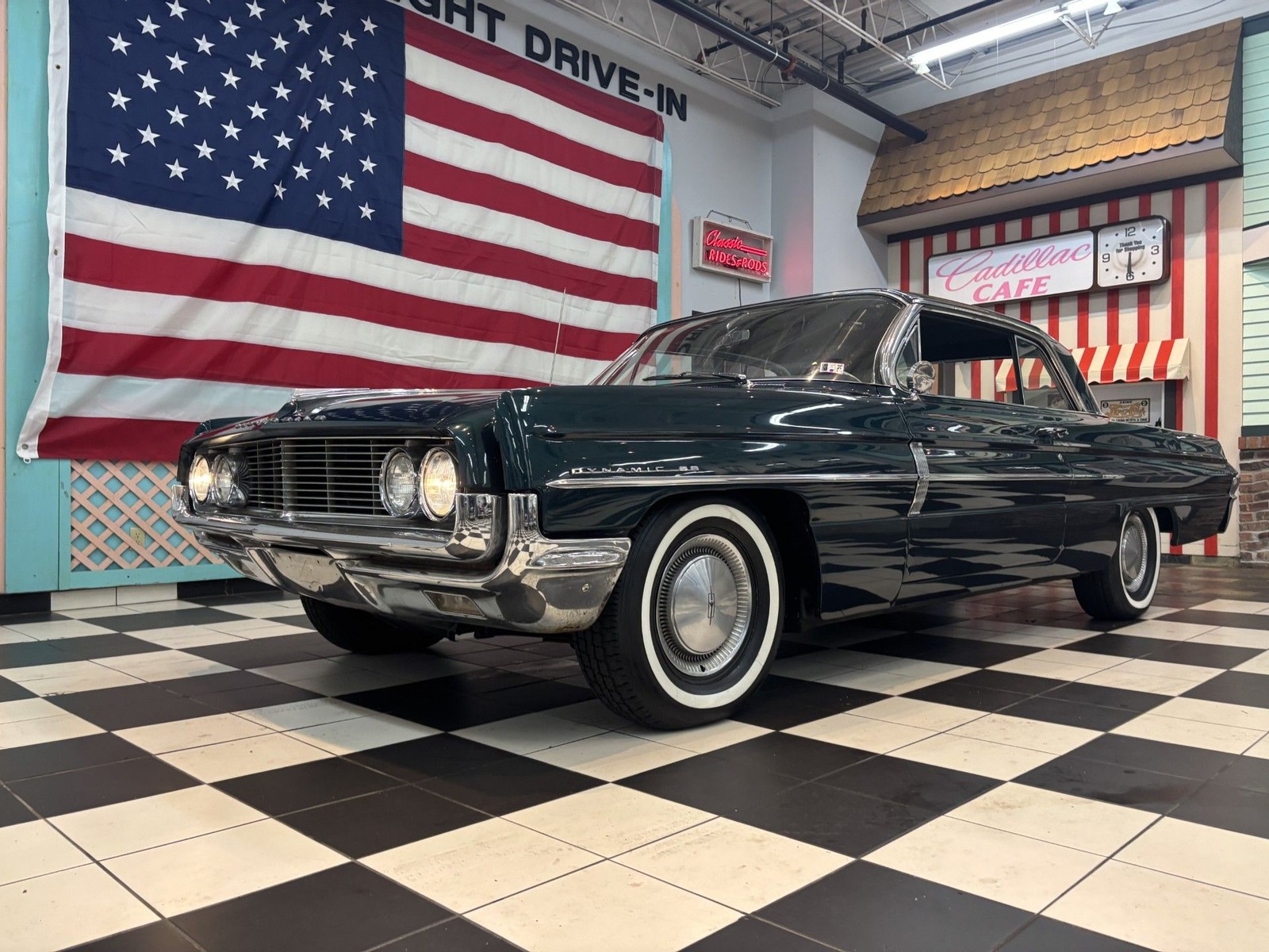Oldsmobile-Dynamic-88-1962-Green