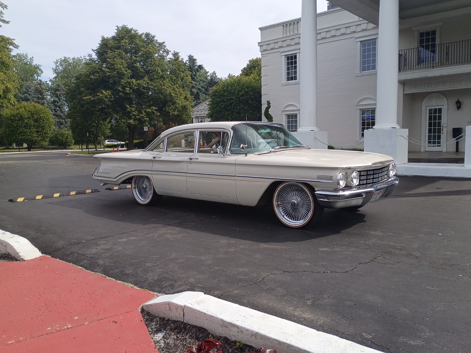 Oldsmobile-Other-1960-Sedan-Tan