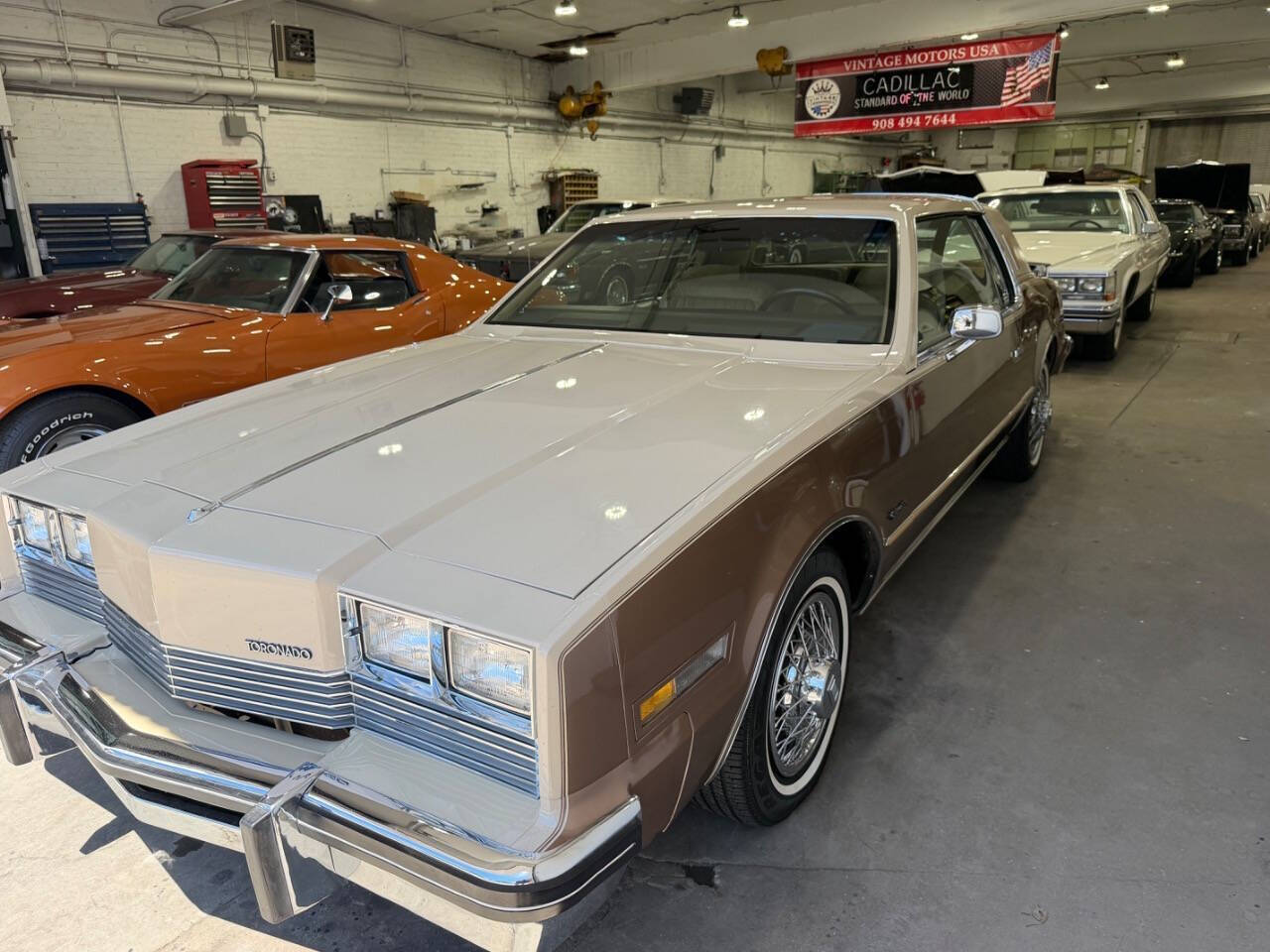 Oldsmobile-Toronado-1982-Tan-Tan