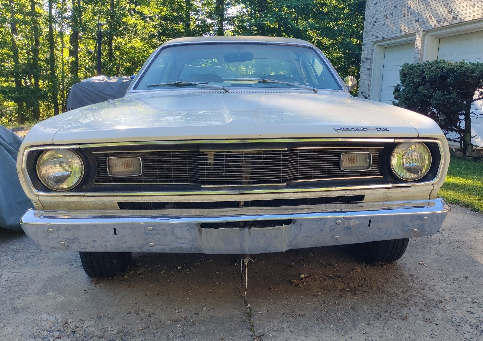 Plymouth-Duster-1972-Brown