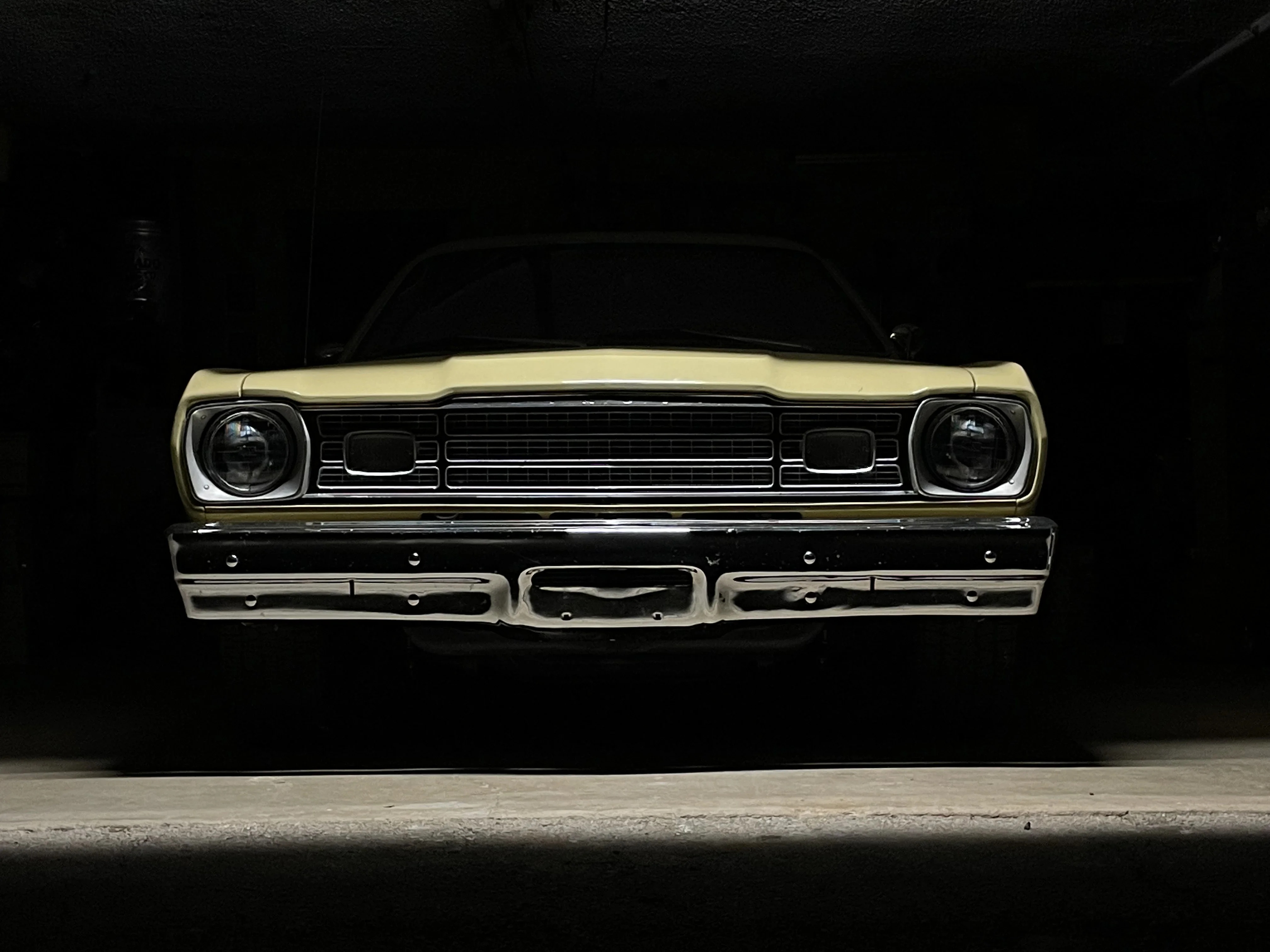 Plymouth-Duster-1973-Yellow-Off-White