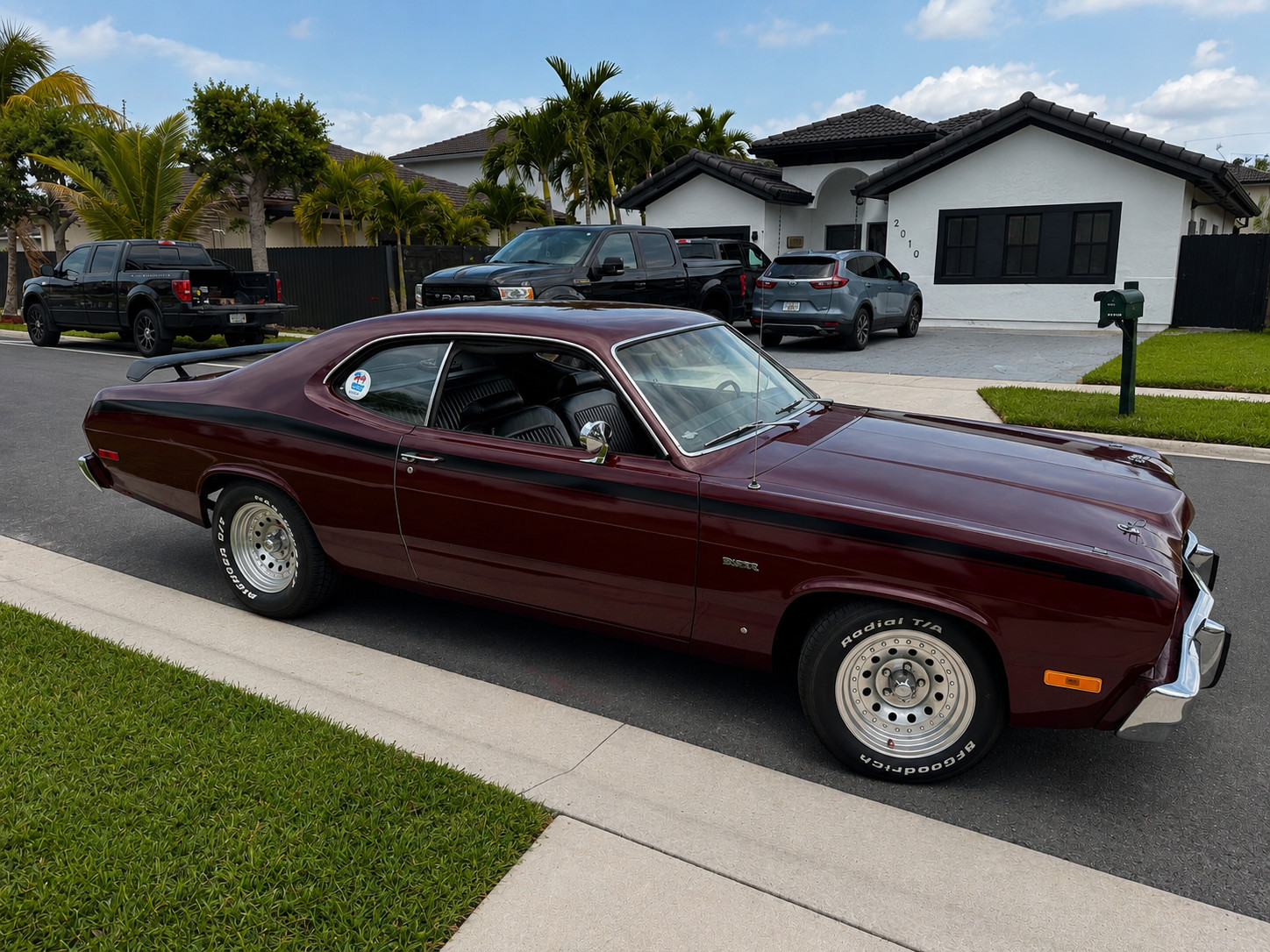 Plymouth-Duster-1975-Black