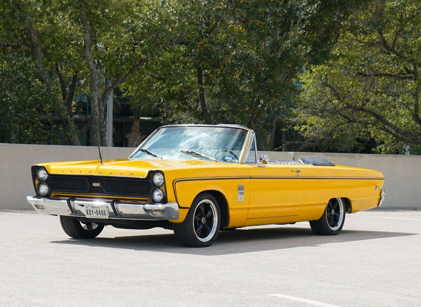 Plymouth-Fury-1966-Convertible-Black