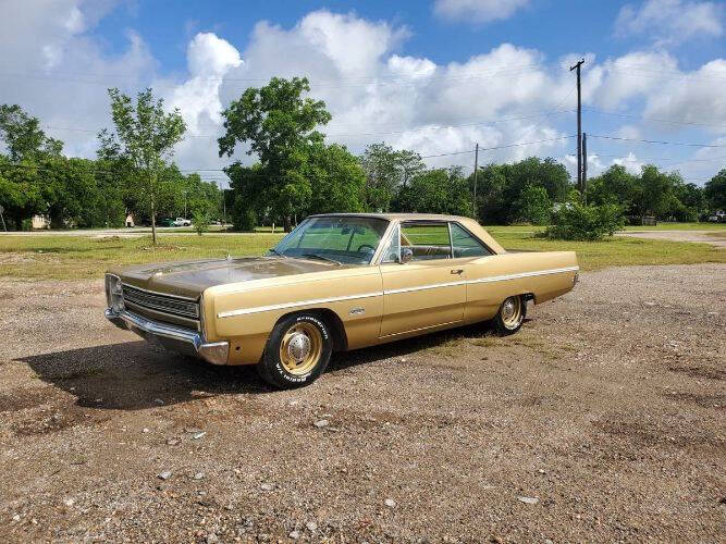 Plymouth-Fury-1968-Gold