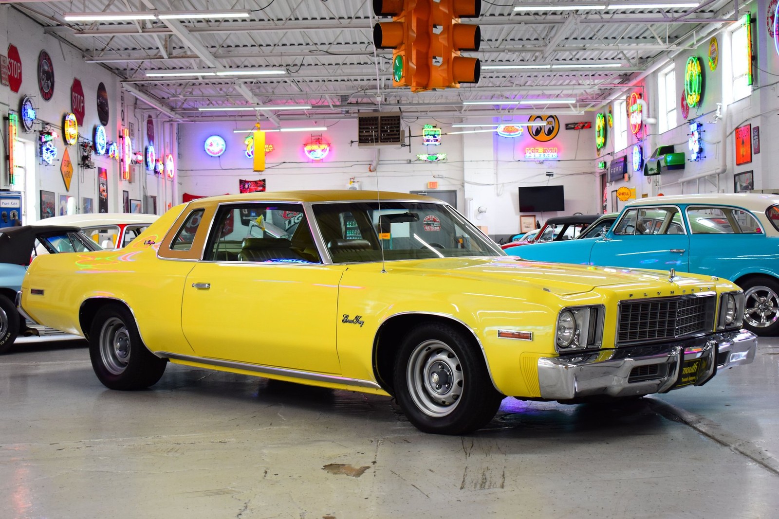 Plymouth-Gran-Fury-1977-Tan