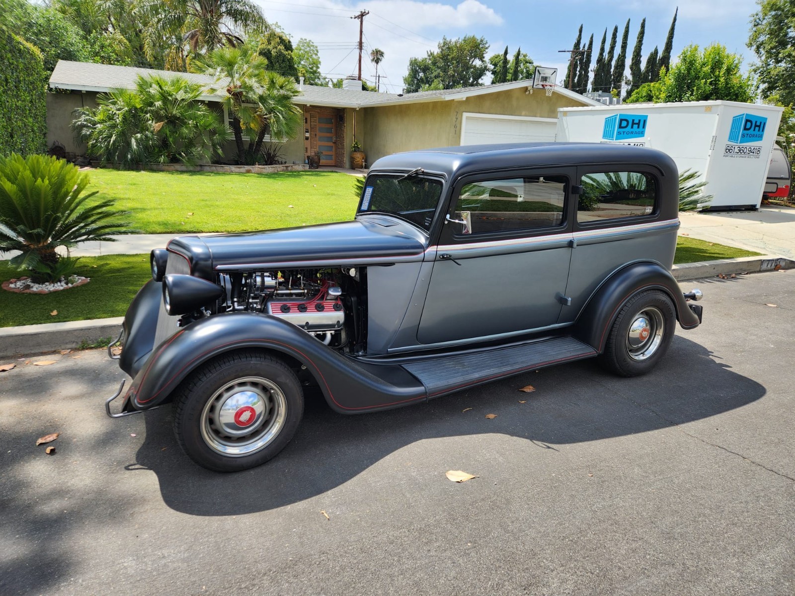 Plymouth-Hemi-powered-PC-PE-2-door-sedan-1933-Sedan