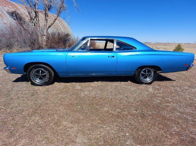 Plymouth-Roadrunner-1969-Blue