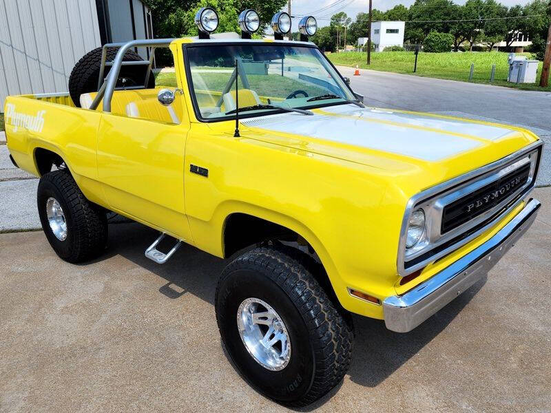 Plymouth-Trail-duster-1977-Yellow-Yellow