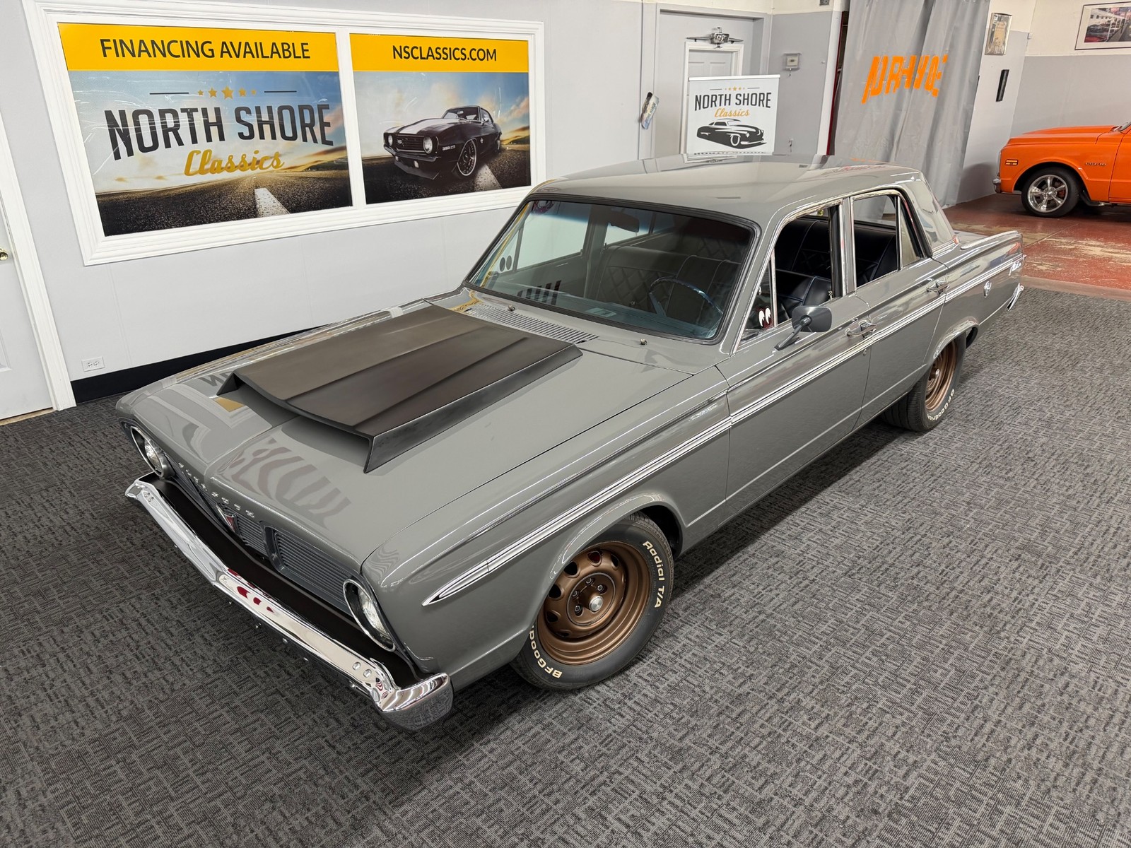 Plymouth-VALIANT-1966-4-DOOR-Black
