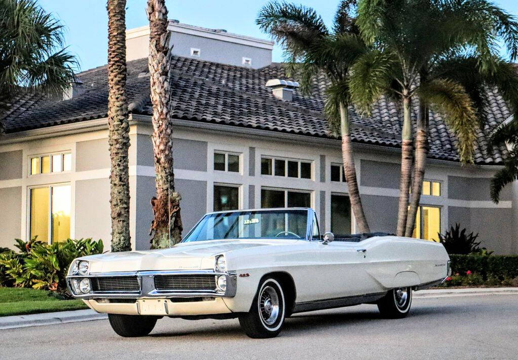 Pontiac-Boneville-1967-White-Black