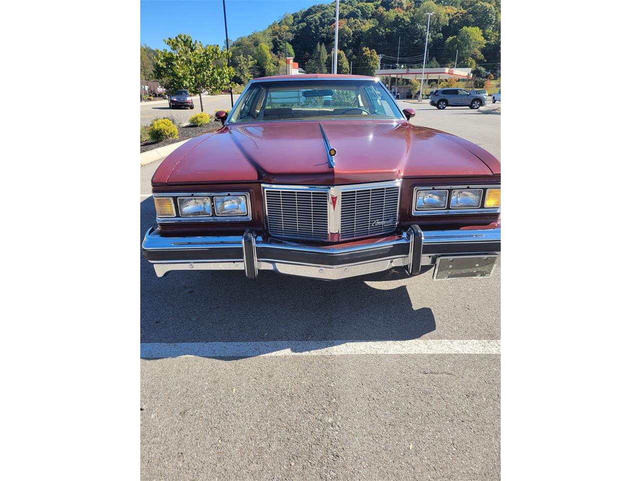 Pontiac-Bonneville-1976-Firethorn-Red-BuckskinTan