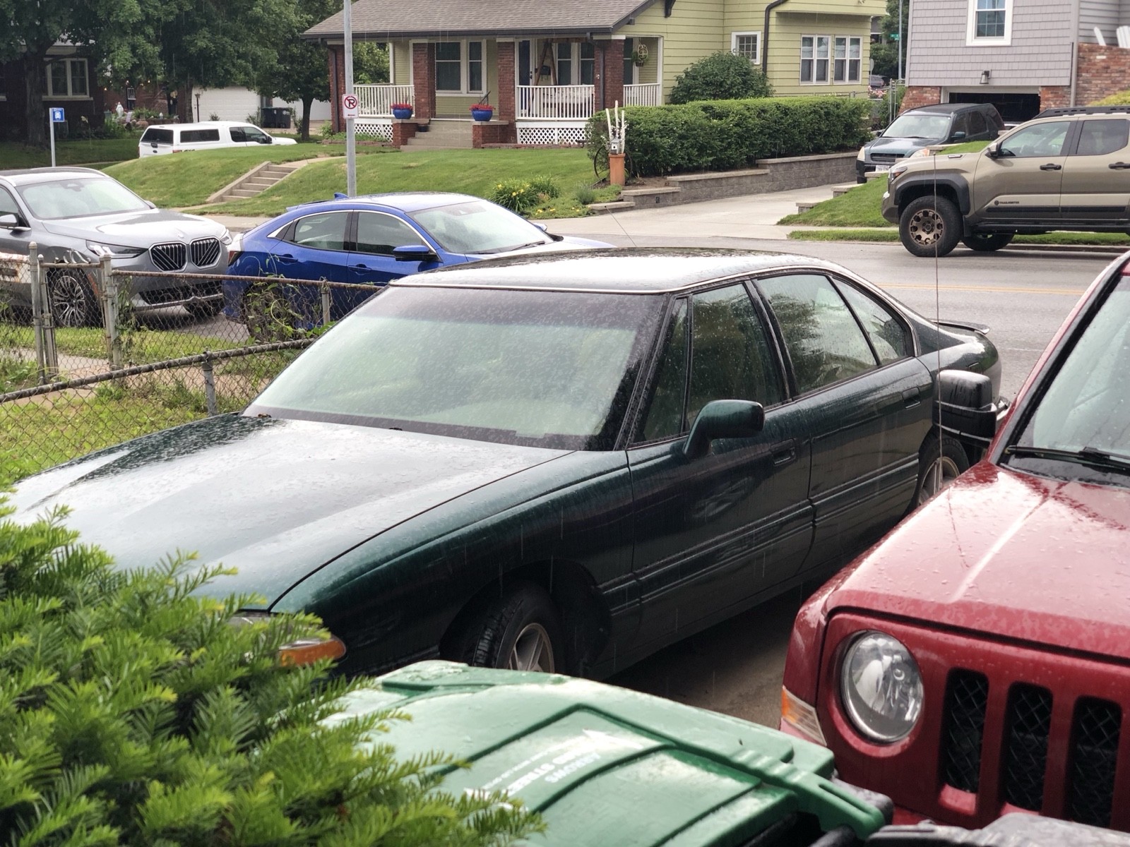Pontiac-Bonneville-1995