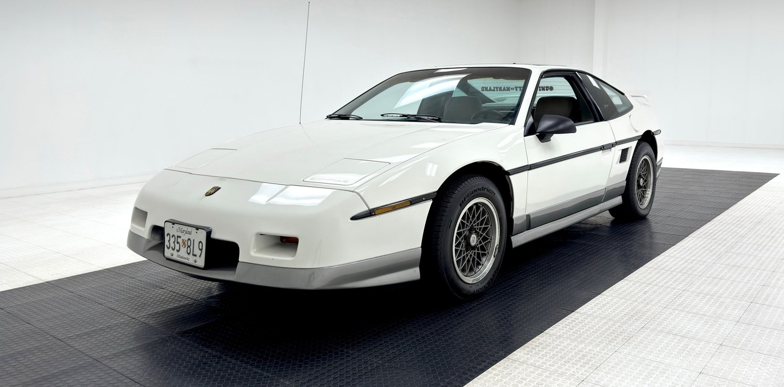 Pontiac Fiero 1986