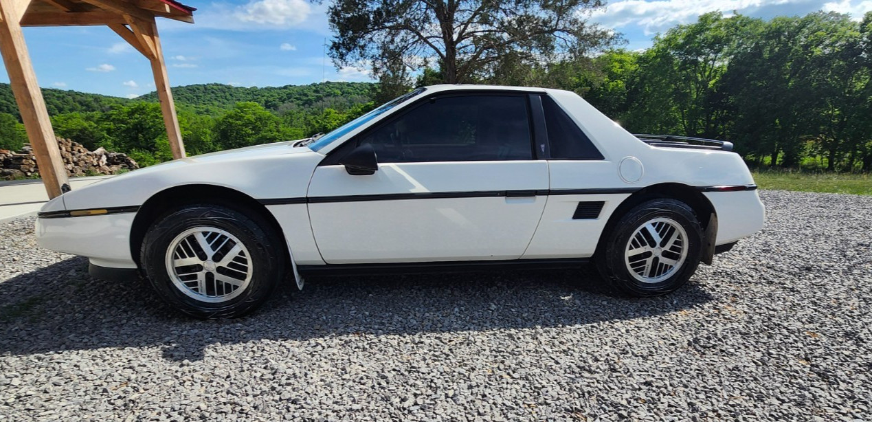 Pontiac-Fiero-1988-Coupe-Tan
