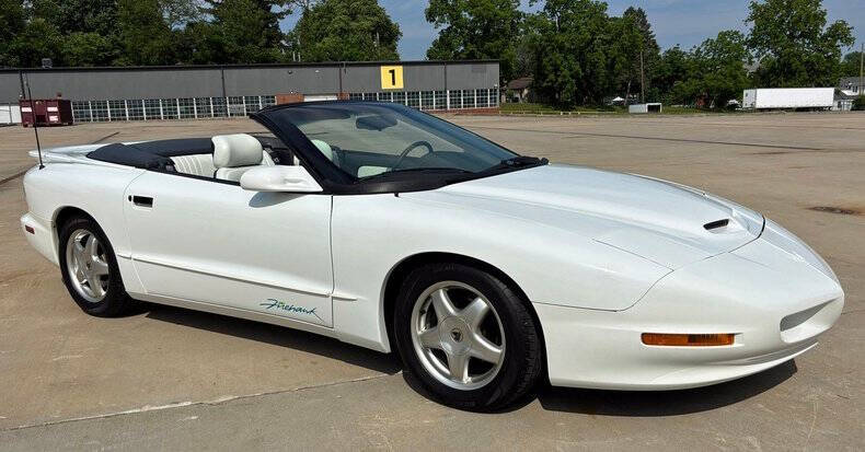 Pontiac-Firebird-1995-White-White