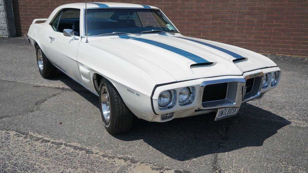 Pontiac-Firebird-trans-am-1969-Cameo-White-amp-Blue-Blue
