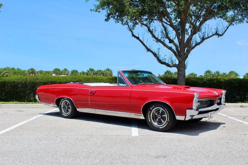 Pontiac-GTO-1967-Hatchback-White