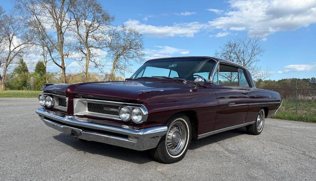 Pontiac-Grand-prix-1962-Maroon-White