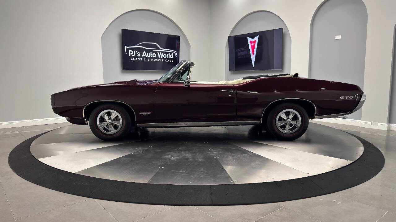 Pontiac-Gto-1968-Burgundy-Off-White